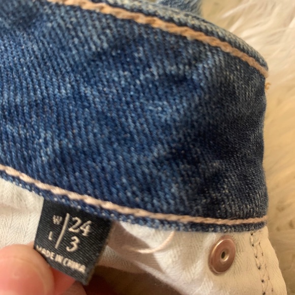 Abercrombie & Fitch paint splatter low rise shorts - Picture 5 of 8